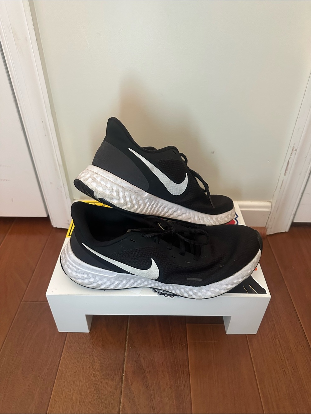 Nike 11 W Black/White Athletic Running Shoes Light Use
